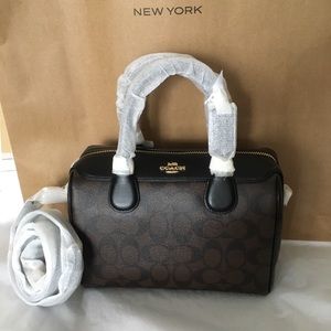 🍀🌸 Coach signature mini bennette satchel 🌸🍀